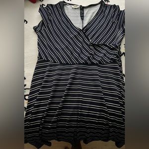 Maurices large cross body dress blue/white